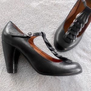 CROWN VINTAGE • Petal Leather T-Strap Pumps